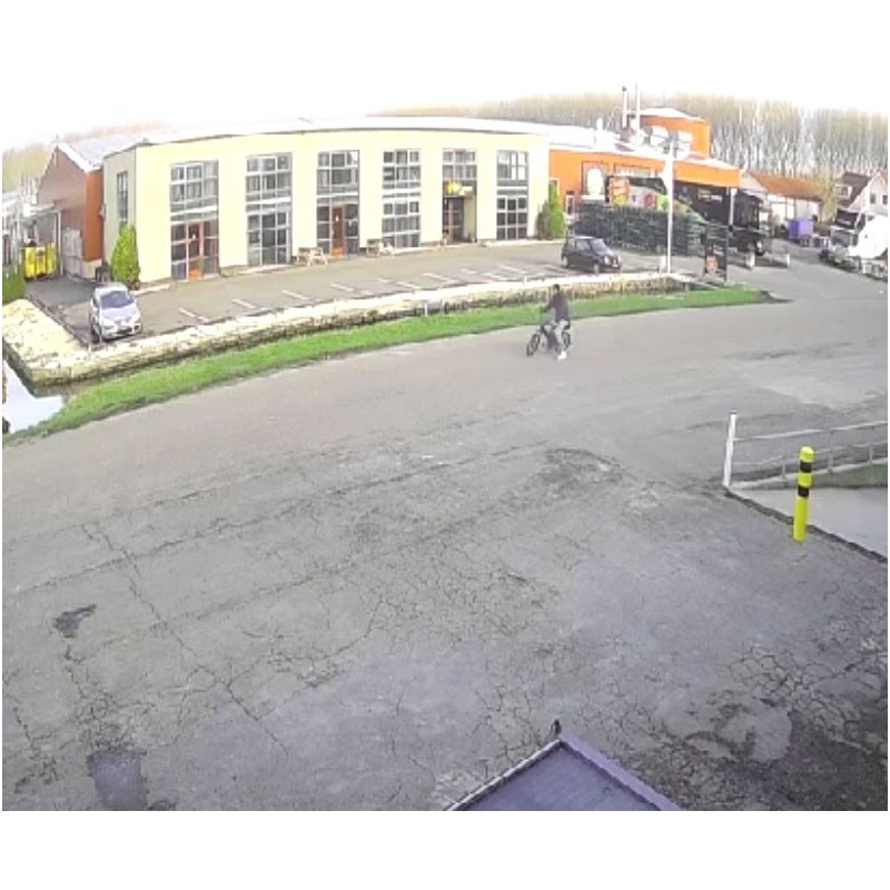 Strait on with moped - DashcamDump